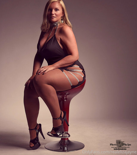 curvy shemale onlyfans free xxx photos