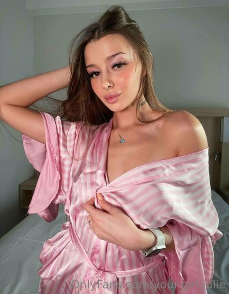 yourgirl julie model image