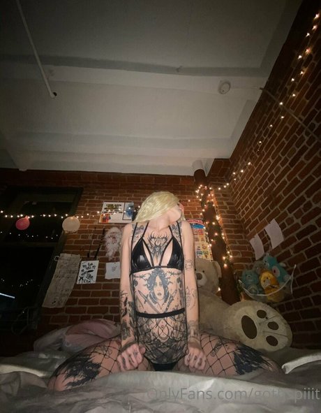 gothspiiit model perfect picture