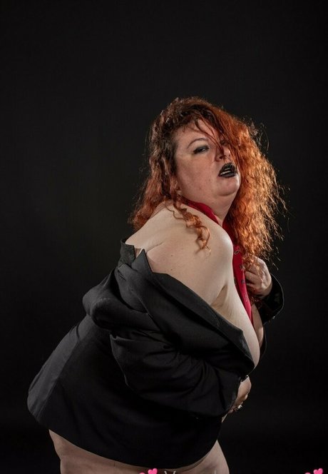 sweetfatbottomed model naked pic