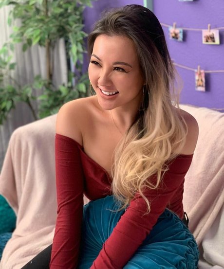 Gina Darling adult model pics