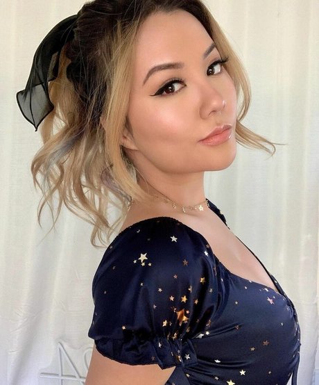 Gina Darling art model pictures