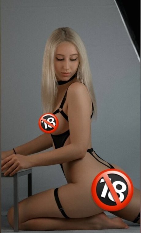 denyandelly pornographic model images