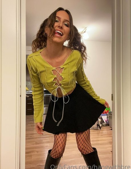 hang with bre nude actress img