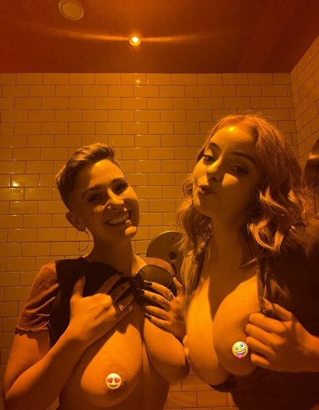 emilychestnut naked model pics