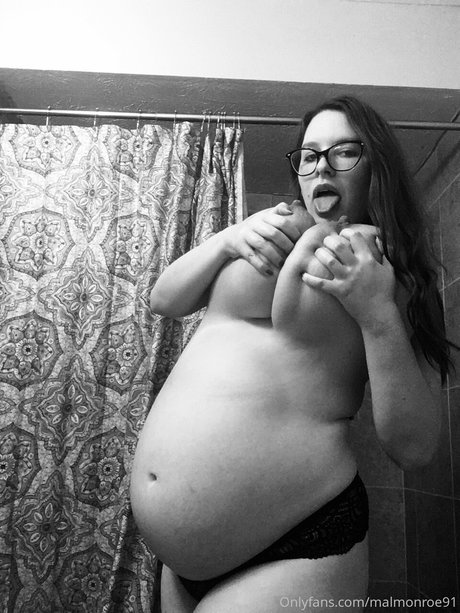 mal monroe perfect model picture