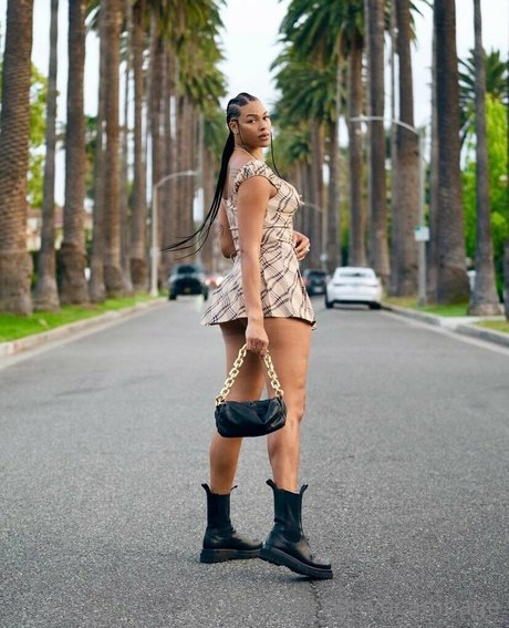 Elizabeth Cambage pretty pornstar photos