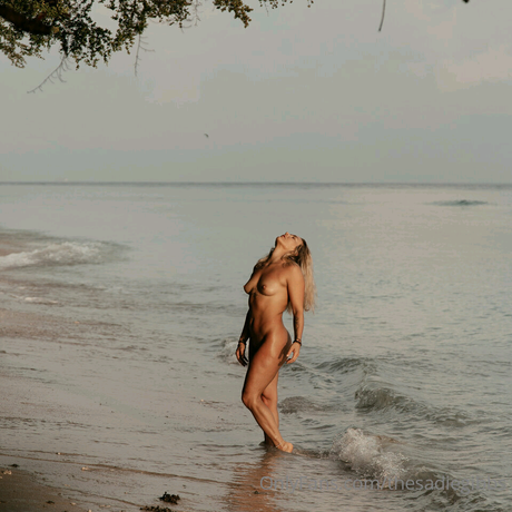 Sadie Gibbs pretty actress photos