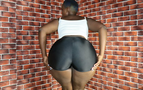 Apple Bottom 52 pornstar naked pictures