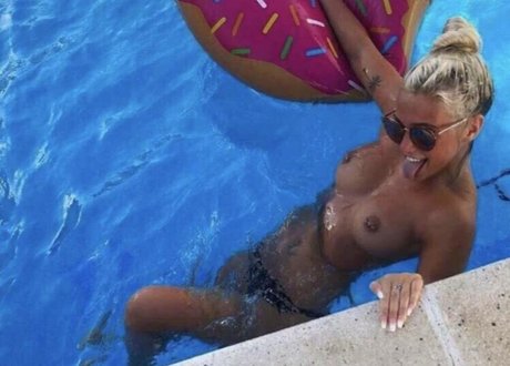 Imogen Lucy Holland model exclusive pics