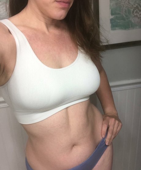 Emily Sequoia porn model images