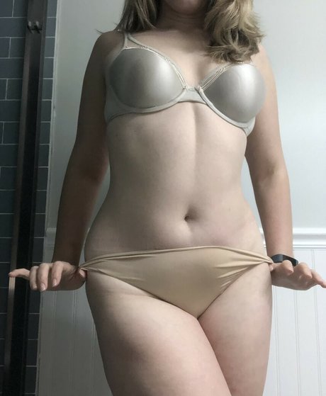 Emily Sequoia pretty pornstar img