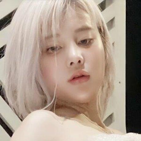 Donutty Siraporn naked model galleries