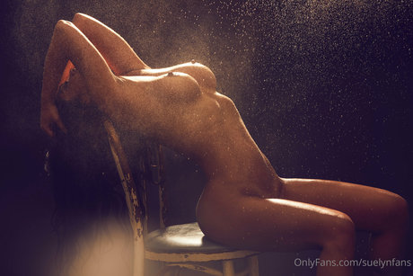 Suelyn Medeiros erotic pornstar photos