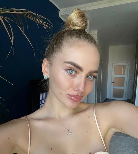 eva e sexy model photo