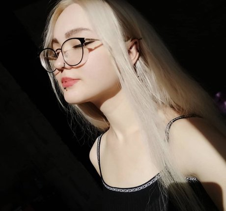 demonisia star nudes pics