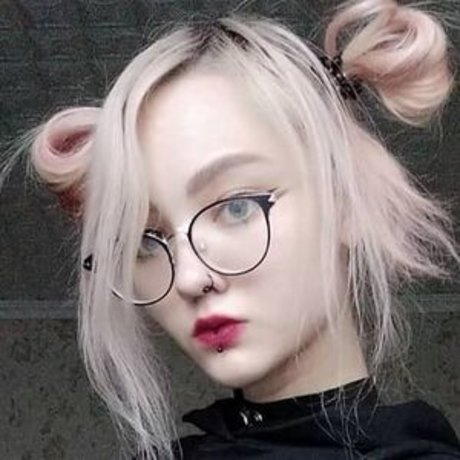 demonisia model nude pics