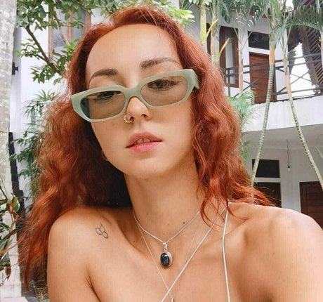 daedreamm model adult picture