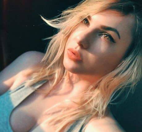 Sara Secora free star images