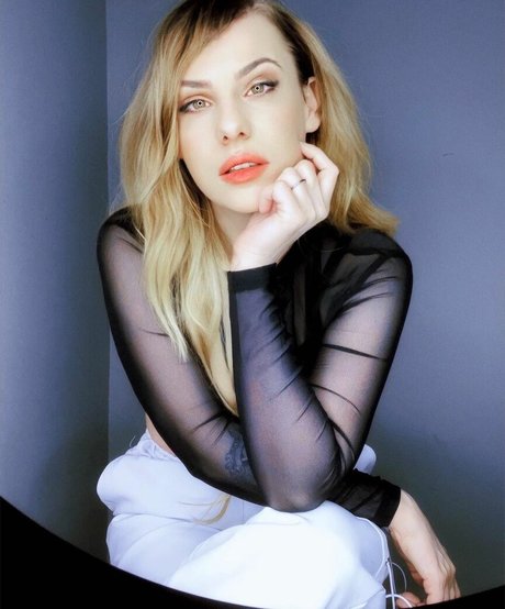 Sara Secora sexy model pics