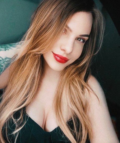 Sara Secora high quality actress gallery