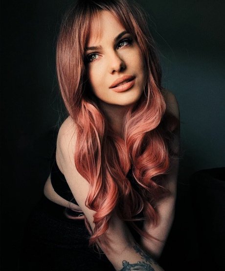 Sara Secora naked model pictures