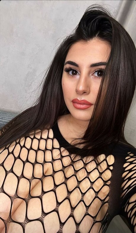 Aria Carol model nudes images