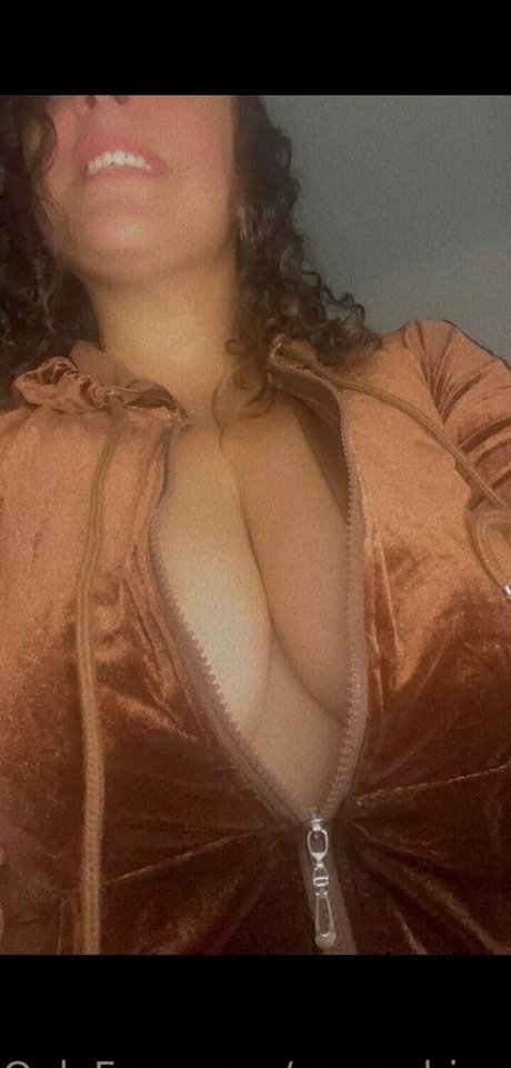 curvy solo onlyfans naked pic