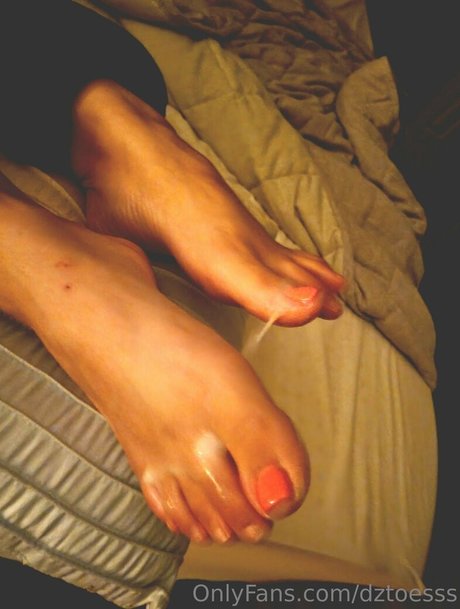 dztoesss sexy model pic