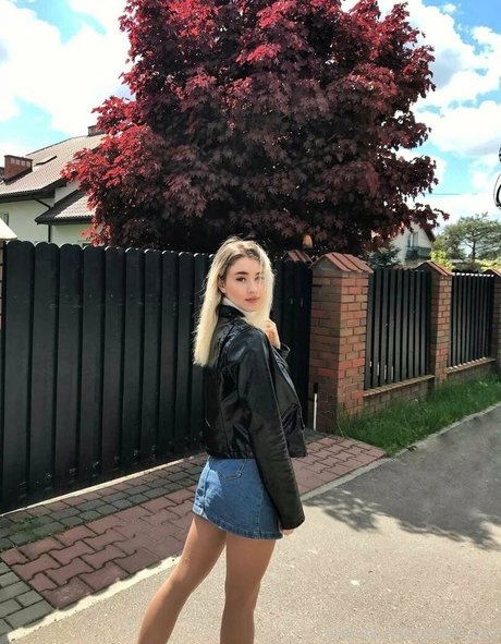 goldenbirds art pornstar picture