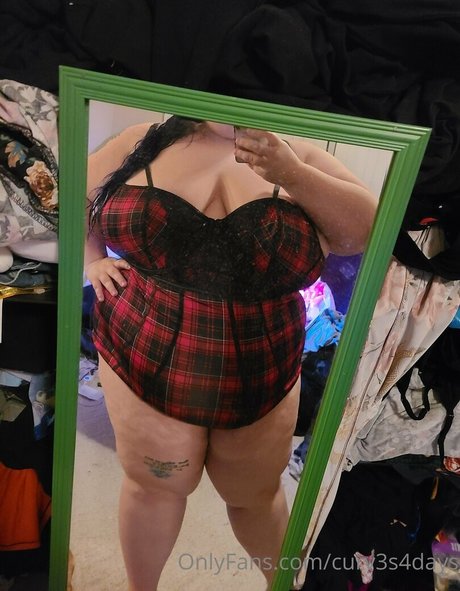 curv3s4days Profile Pic