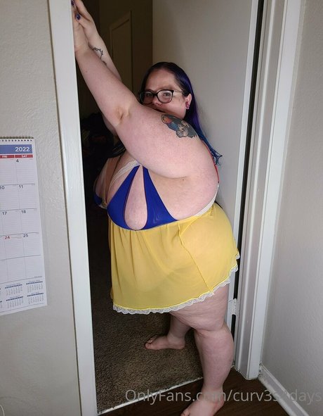 curv3s4days star nude image