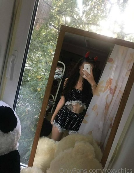 roxychics adult model image