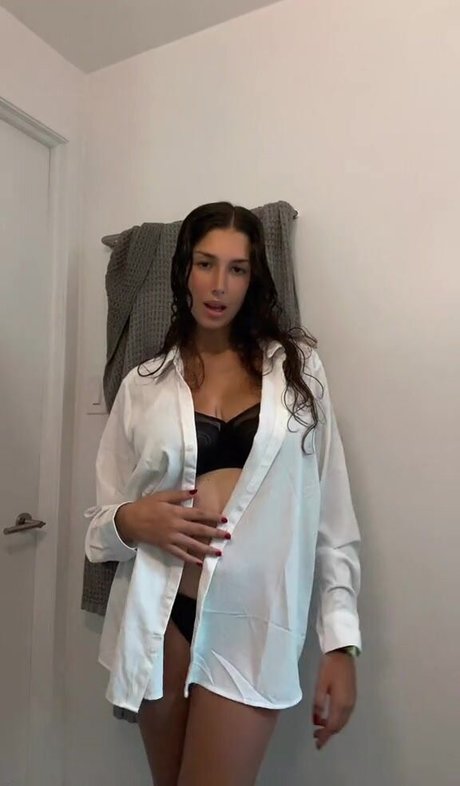 Leilani Azalea pornographic model pictures