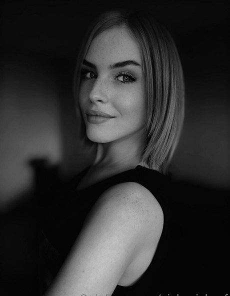 victoriapromo naked model picture