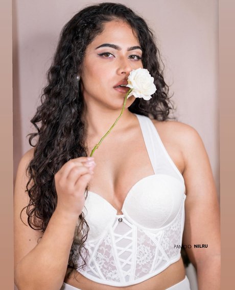 Sandani Fernando model xxx picture