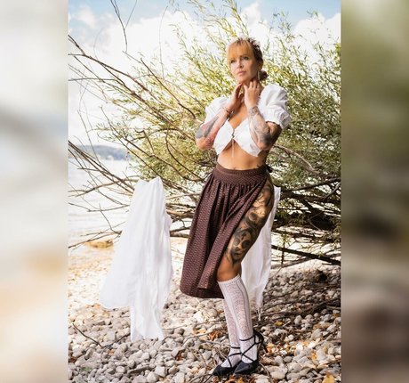 MayasWorld model art pics