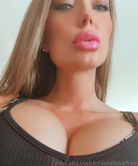 crystallovefree model erotic picture