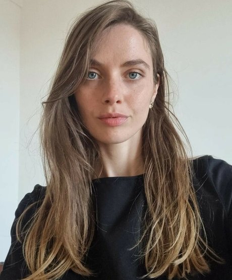 Juliet Searle nude model photos