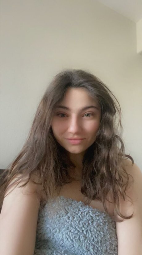 Lilac Love erotic actress images