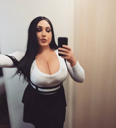 ThighHiBby naked pornstar photo