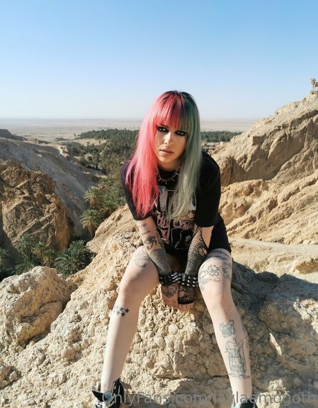 laylaemogoth free model pictures