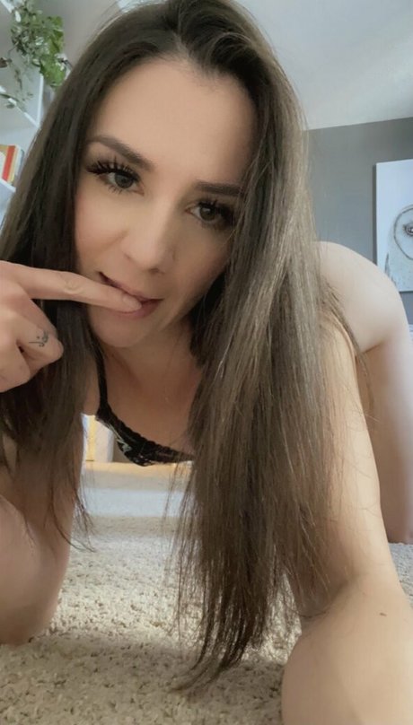 The Naughty Peach Best Profile Photo