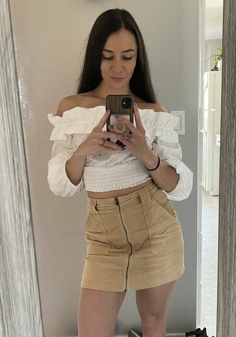 The Naughty Peach top actress picture