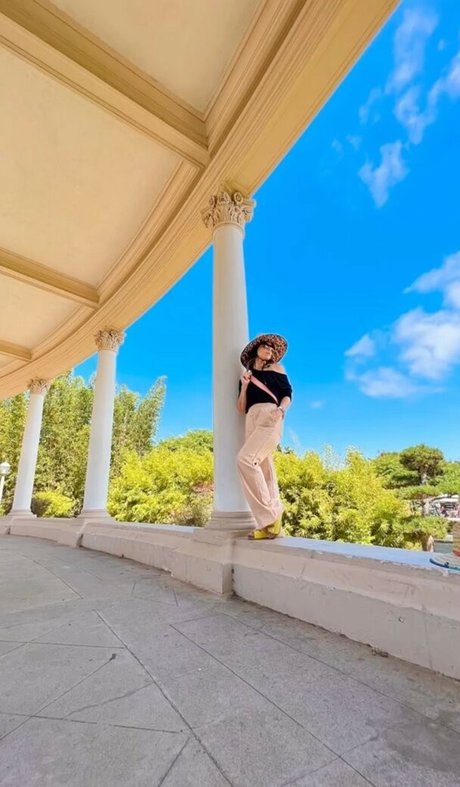 beautiful face onlyfans sexy nude archive