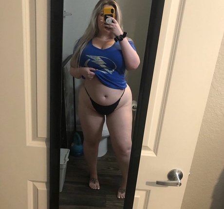 Bailey Bee model top img