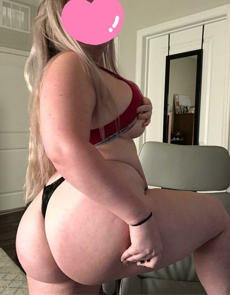 Bailey Bee model nice photo