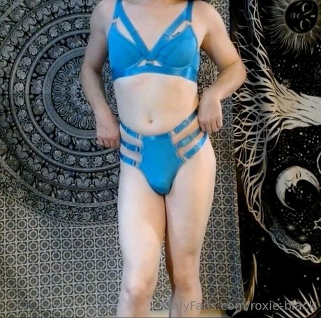 roxie black nudes actress pictures