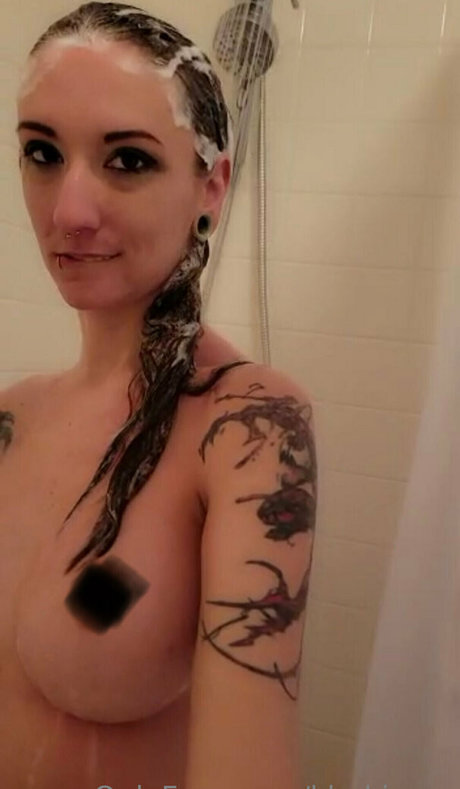 khakiemu pornstar naked picture