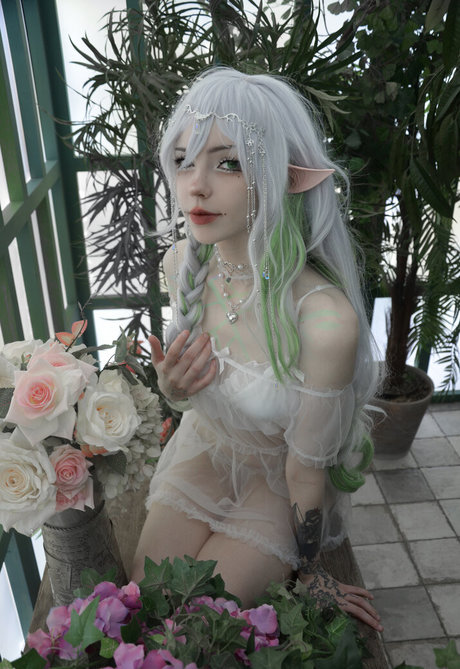 Flutterow model nudes img